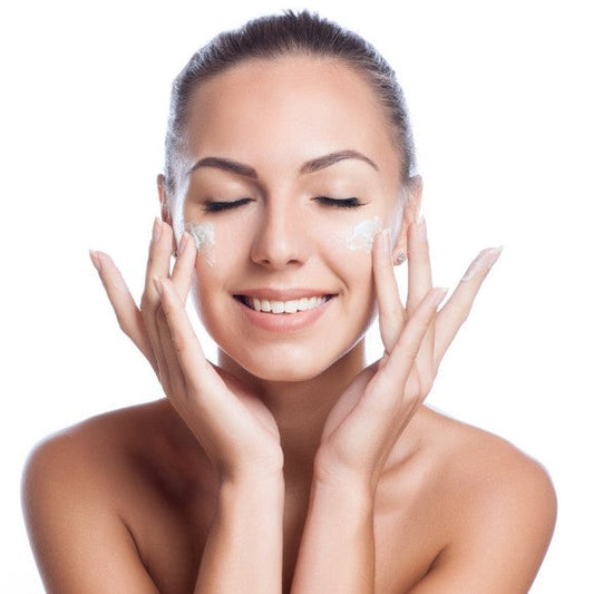 ¿Por qué incluir un sérum facial en tu rutina del cuidado de la piel?