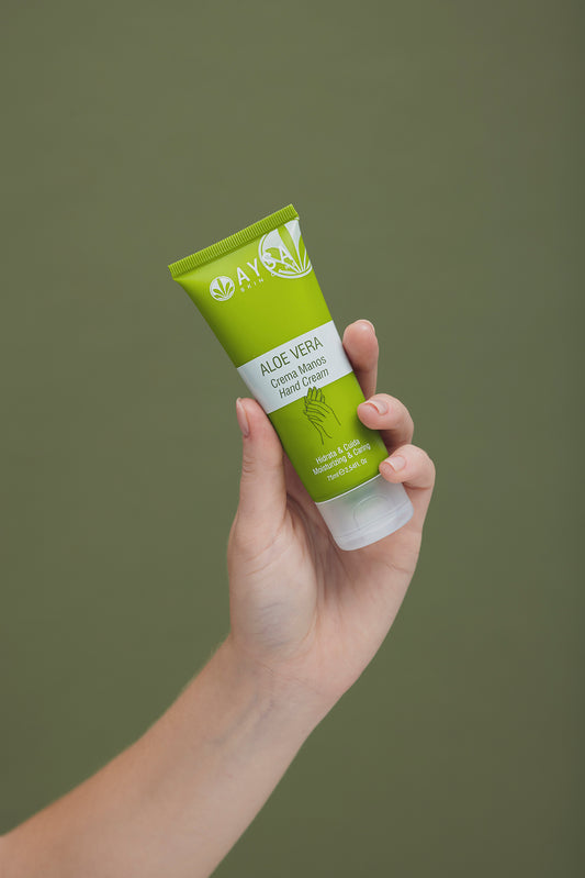 FEUCHTIGKEITSPFLEGENDE HAND- UND NAGELCREME